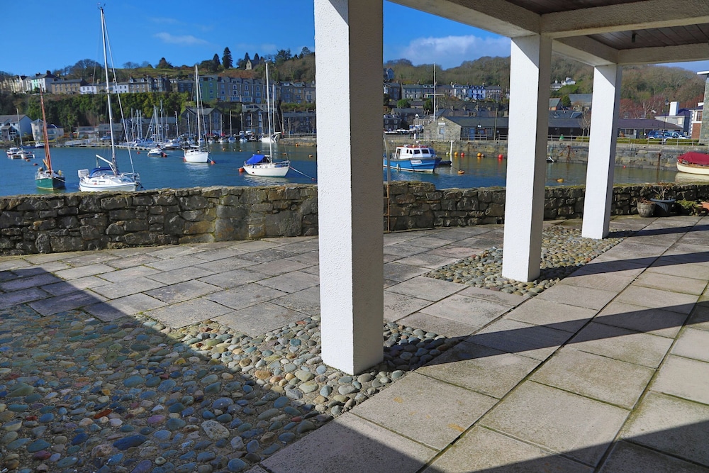 Glaslyn Harbour Views