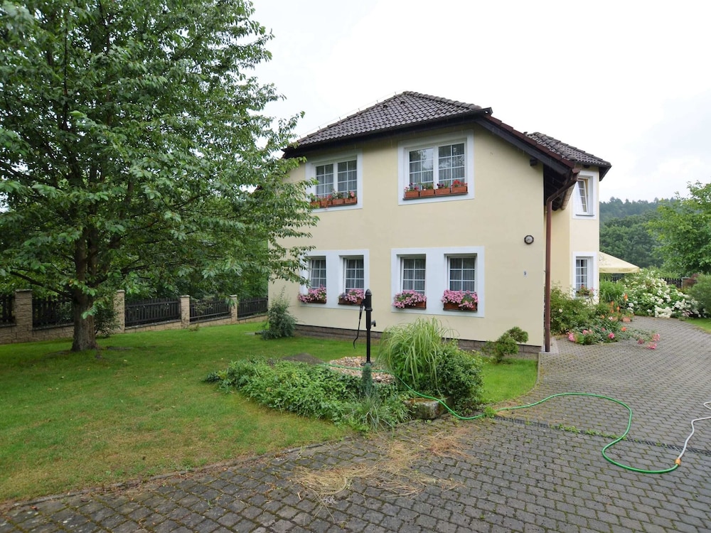 Tasteful Villa in Zernov With Private Pool