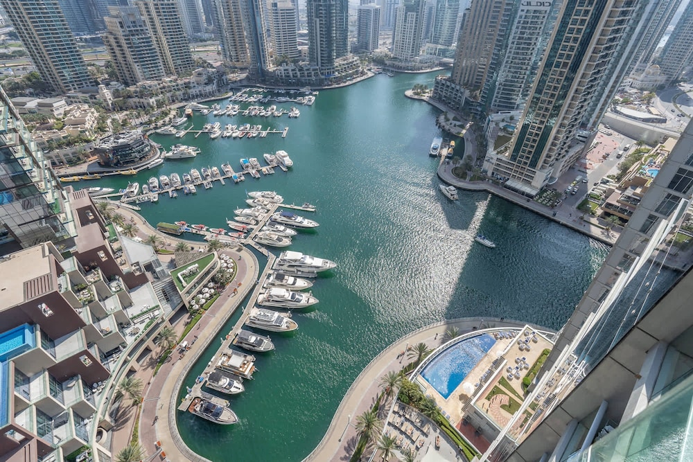 Marina Views and a 3 Bedroom Apartment in Dubai Marina