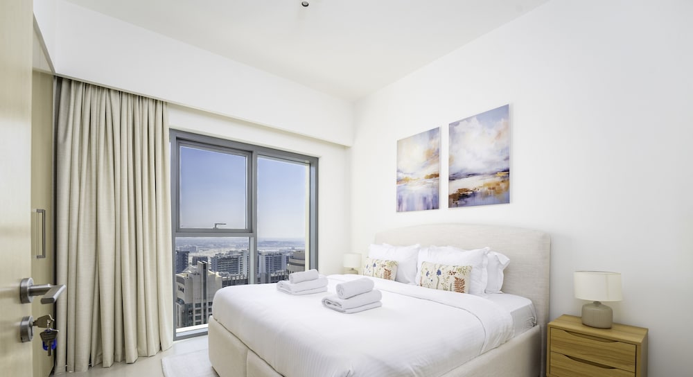 Sleek 1BR in Burj Royale with Canal View