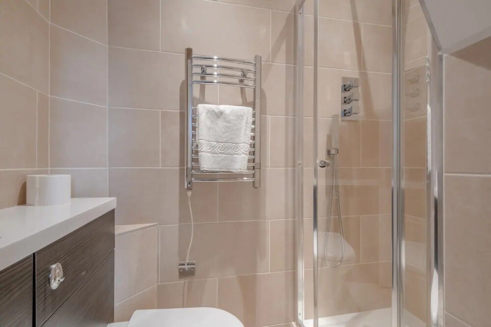 Lovely 2 Bedroom Apartment With Great Transport Links