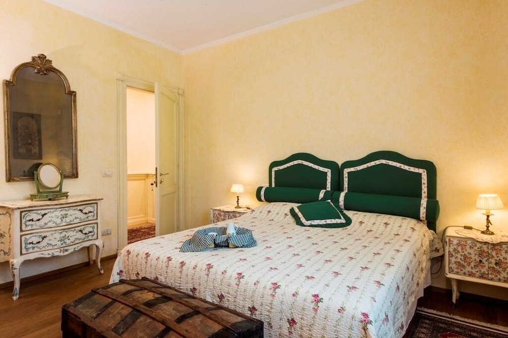 Deluxe Charming Florentine VILLA in the City. PLUS