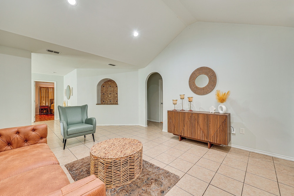 4 Mi to Dtwn Brownsville: Family Home w/ Yard!