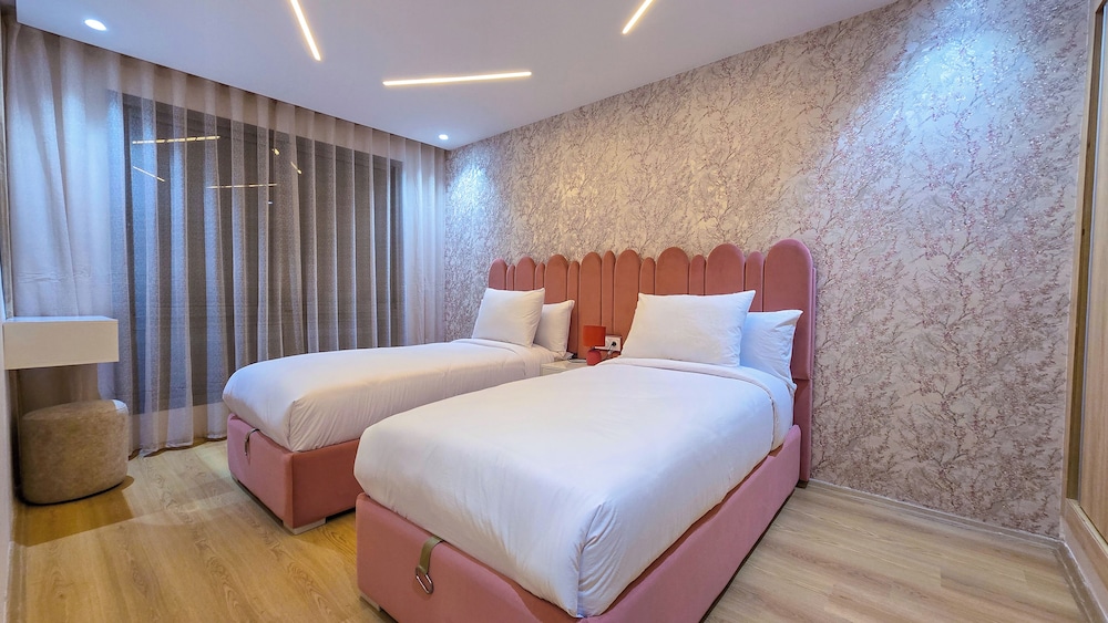 Luxury Living - Near to football stadium