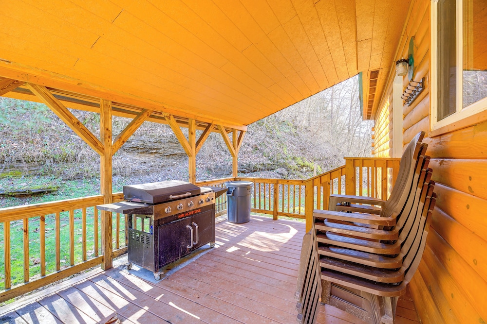 Cabin Close to ATV & Hiking Trails in Delbarton
