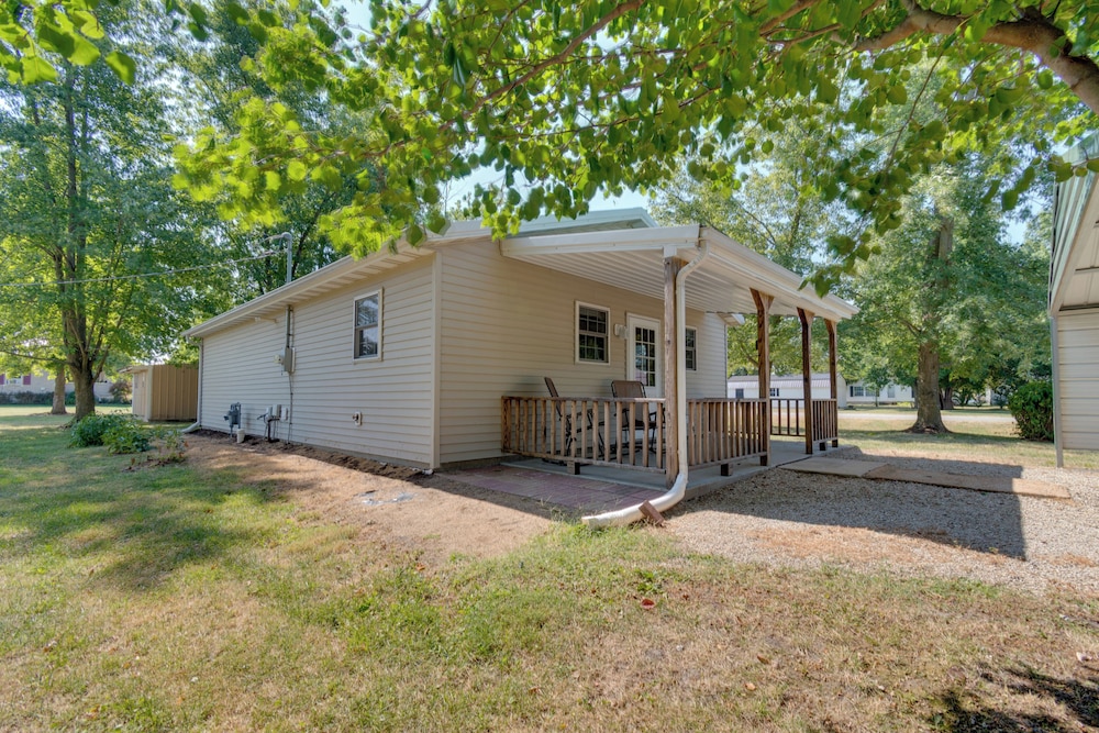 9 Mi to Effingham: Pet-friendly Rural Escape