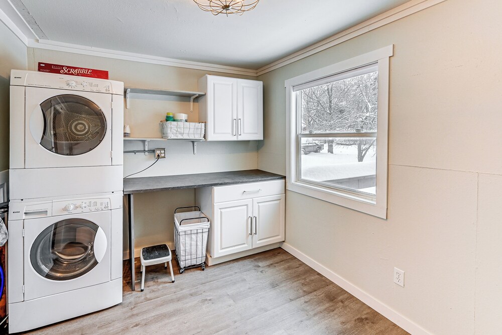 1 Mi to Main Street Polson: Updated Home w/ Deck!