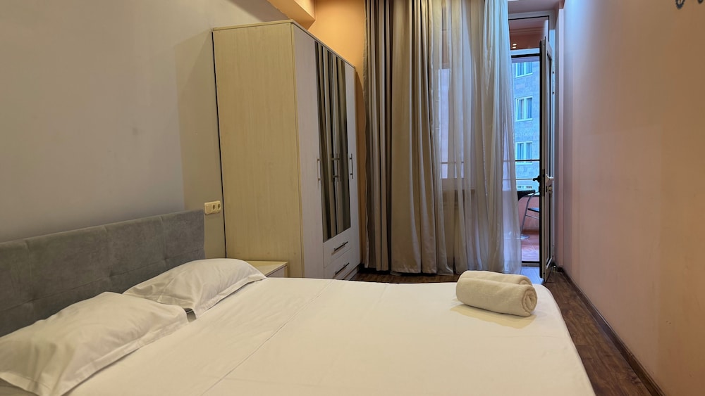 Comfortable apartments on Northern Avenue by Sweet Home