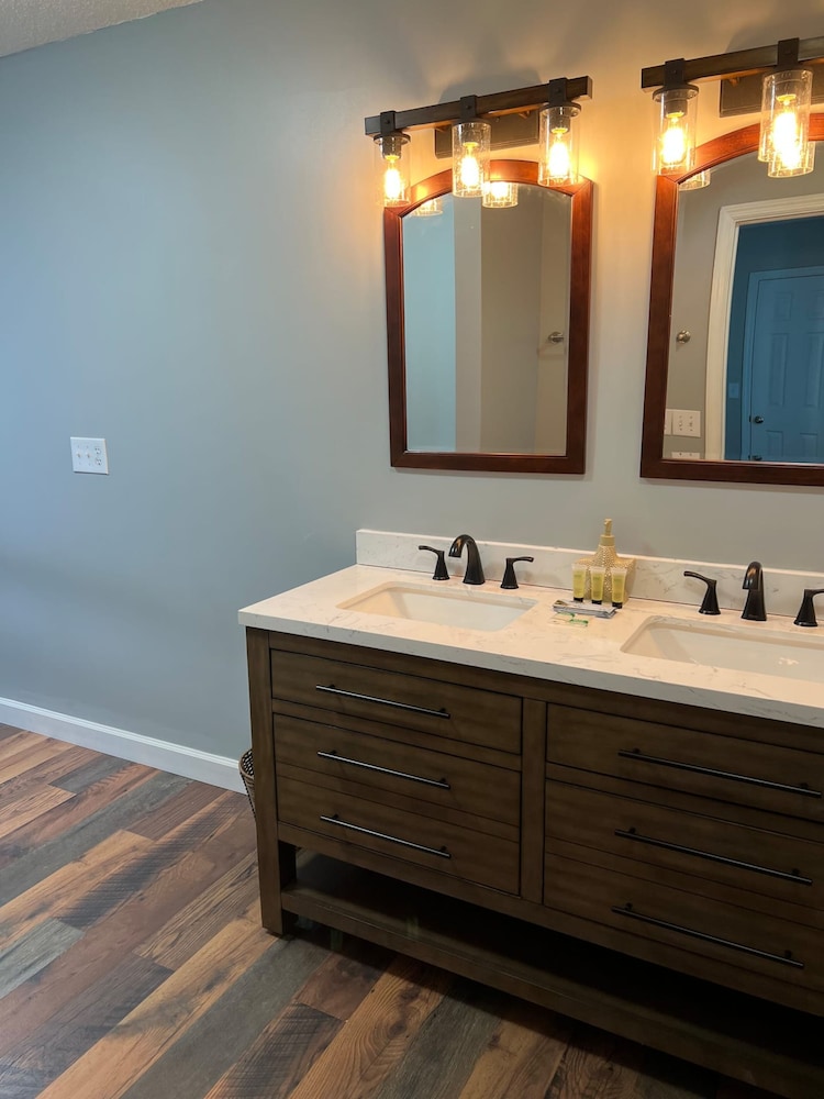 Oak Island 4BR Retreat