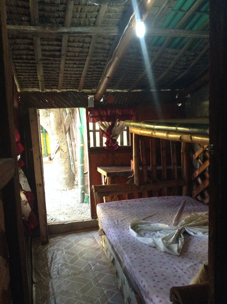 Treasure Isle Guesthouse - Hostel