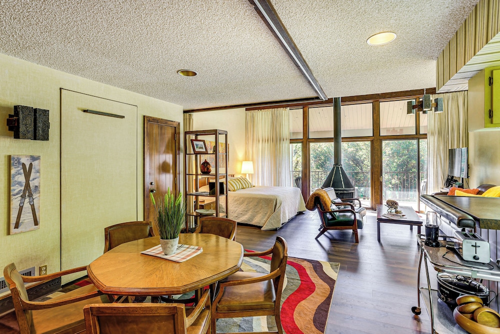10 Mi to Skiing: Durango Condo w/ Golf Course View