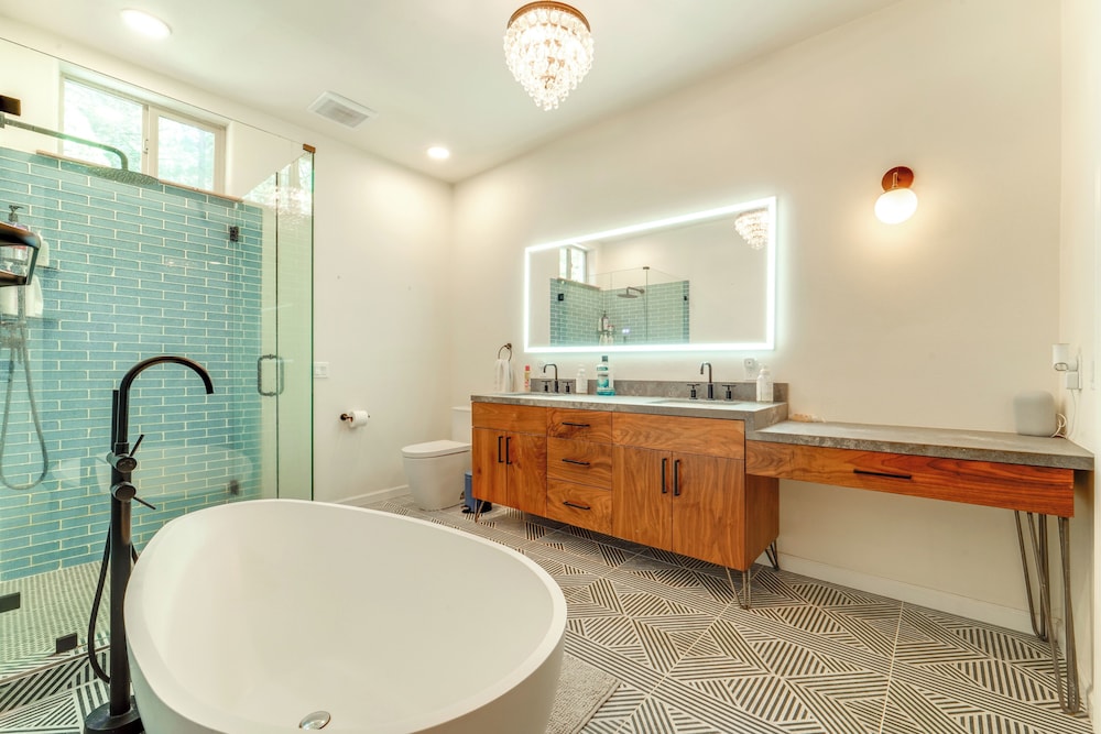 Near Ski Resorts & Trails: Truckee Home w/ Hot Tub