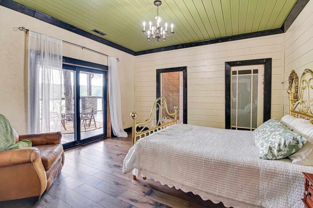 Upscale Getaway on Smith Lake w/ Boat Dock