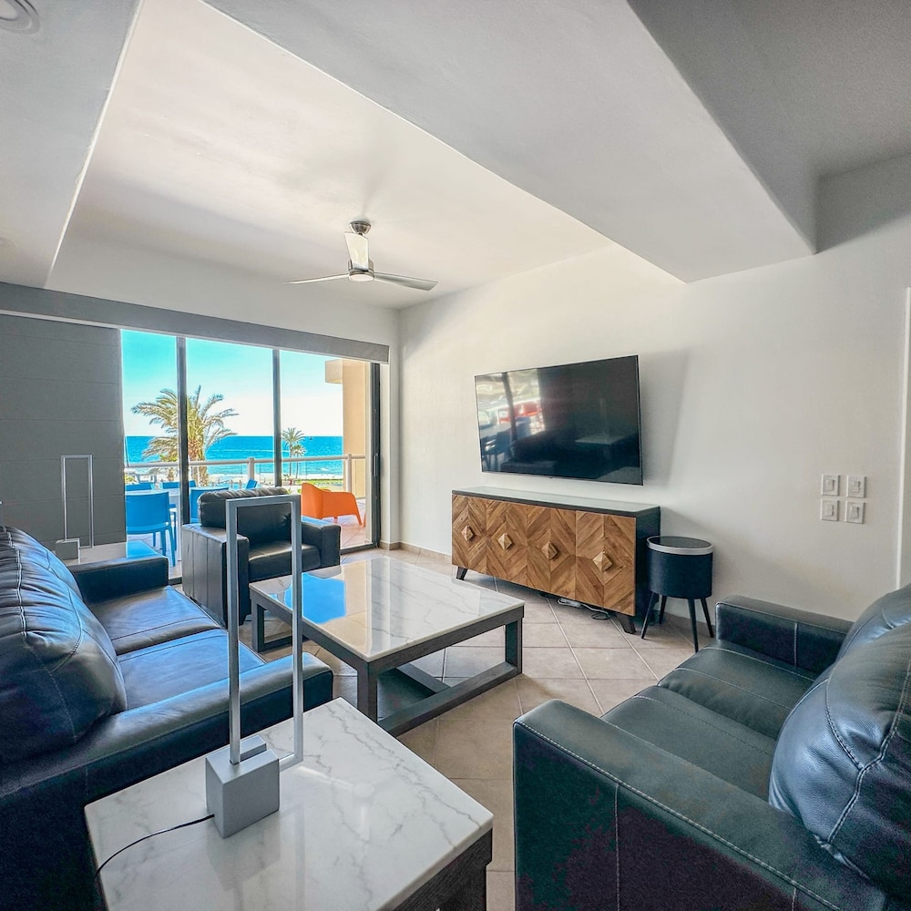 Luxury Ocean View Condo w Huge Deck