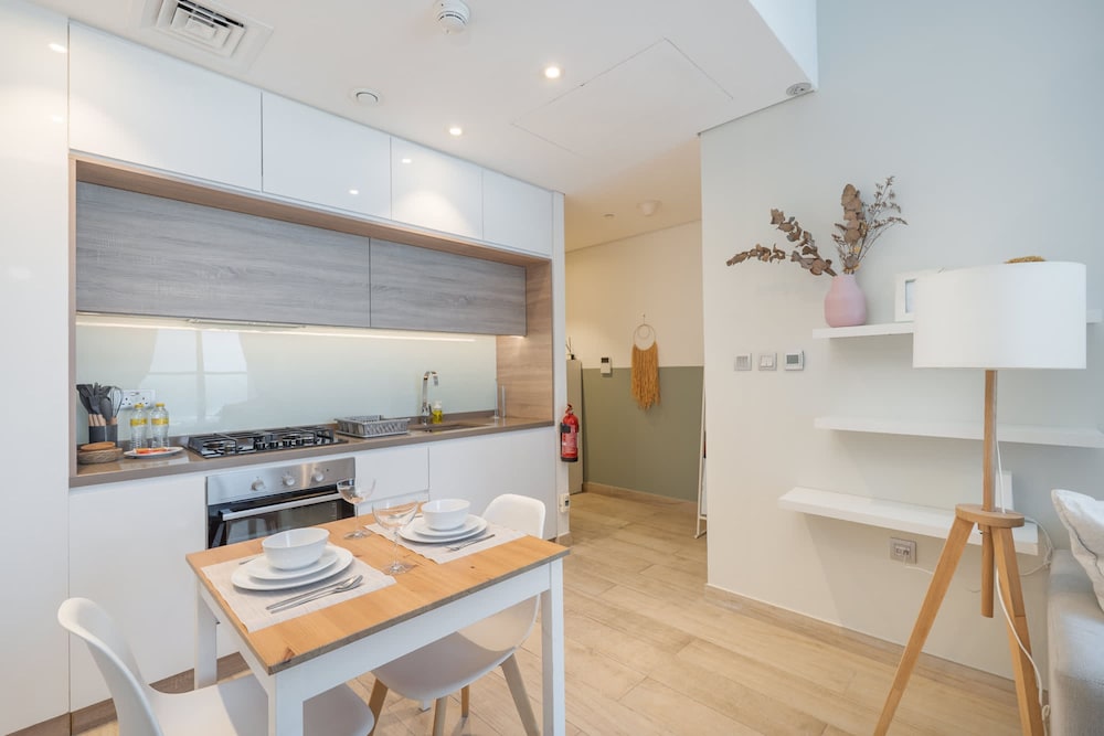 Modern 1-bed With Partial Sea Marina View
