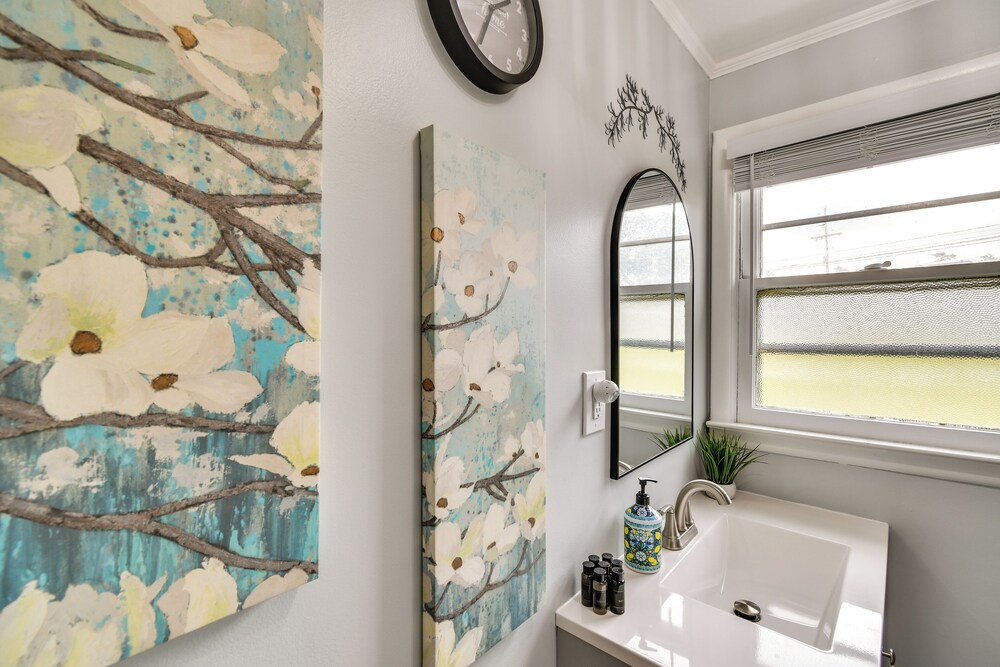 Steps to Water + Boating: Houghton Lake Retreat