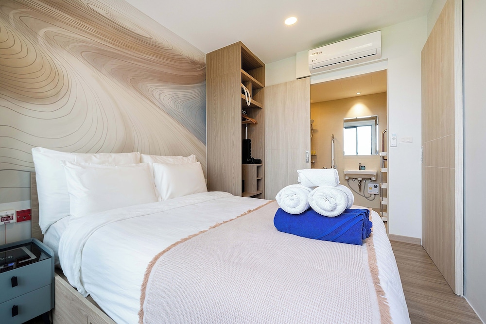 Laguna Skypark 1BR Apartament B2405 view 2