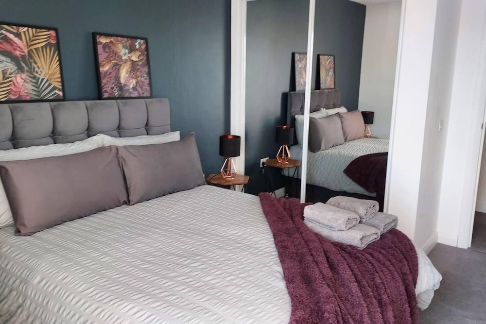 Modern 2 bed Apartment, City Centre, Wifi view 5