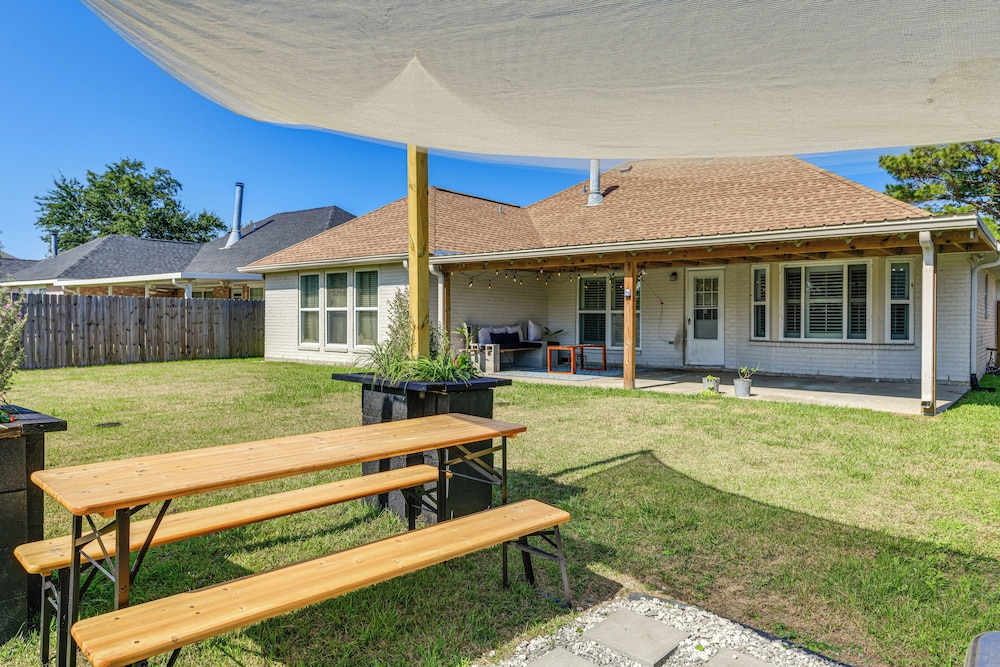 Private Yard & Patios: Family Home in Laplace!