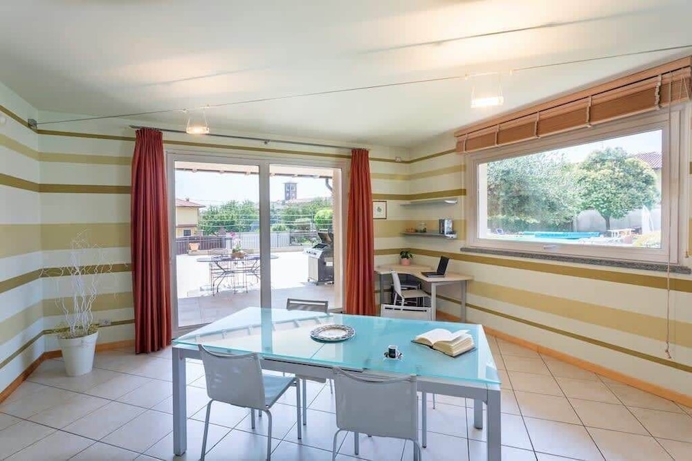 Villa Near Milan With Swimming Pool