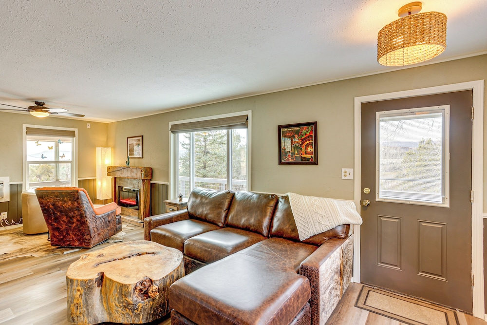 2 Mtn-view Decks + Natural Spring: Durango Retreat