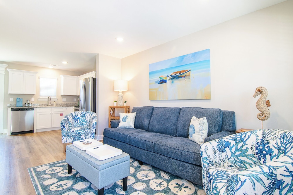 Stylish, Brand NEW 3 Bed Cottage, Beach Front, DOG Friendly!