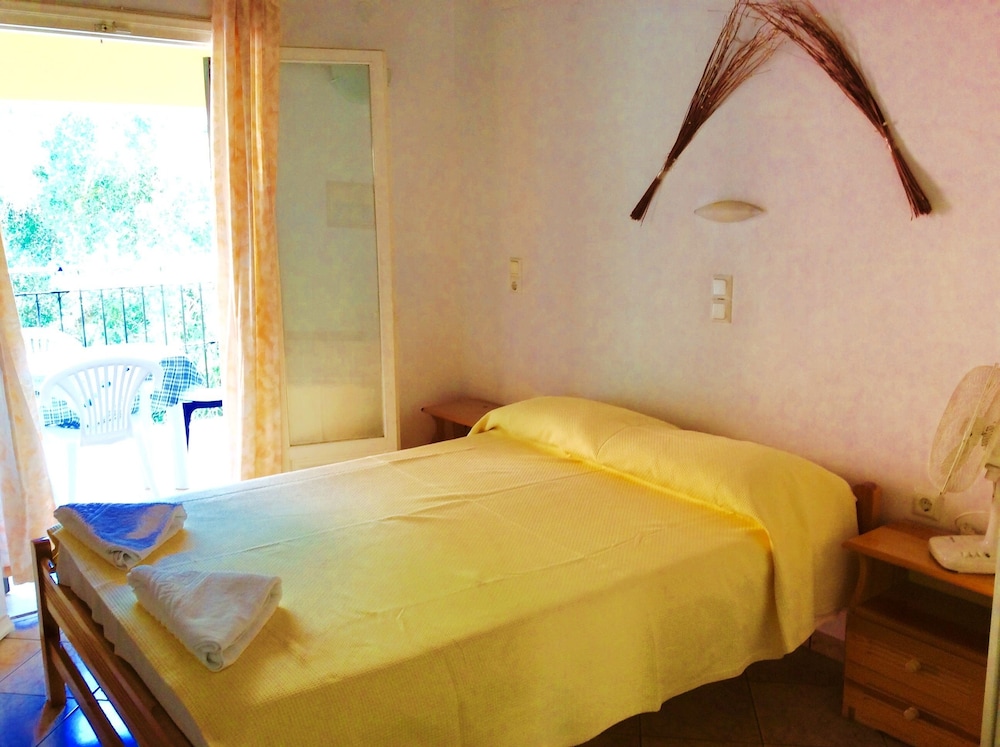 Almyra Apartments & Studios