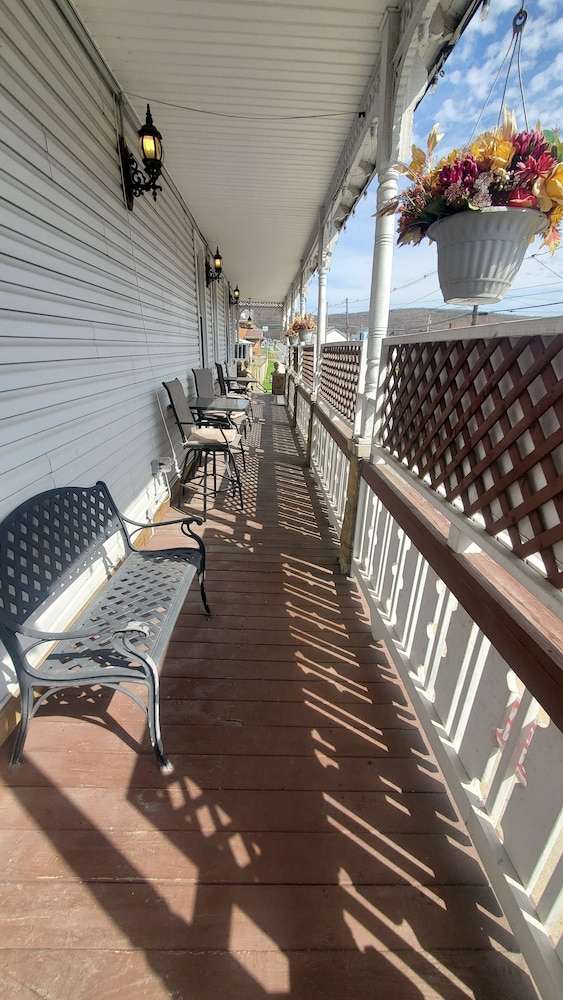 The Miner's Lodge view 3