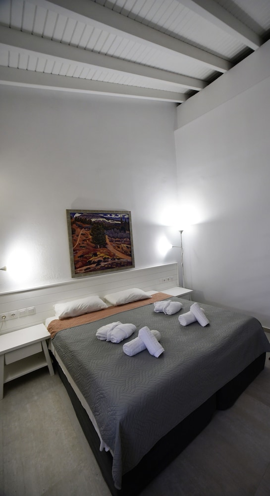 Olive Press Hotel & Apartments