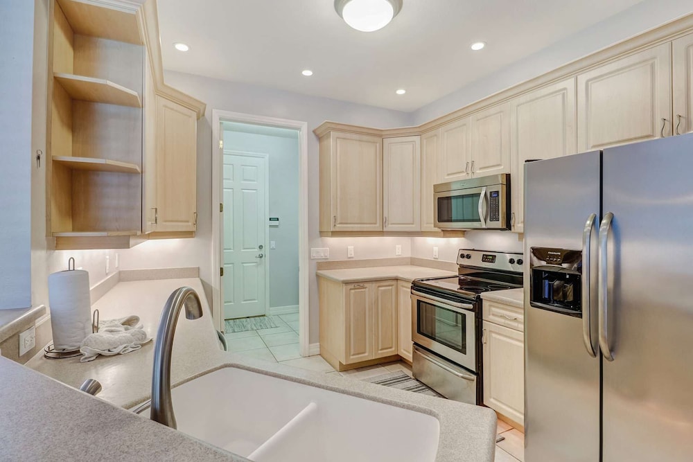 323 SE 17th St view 2