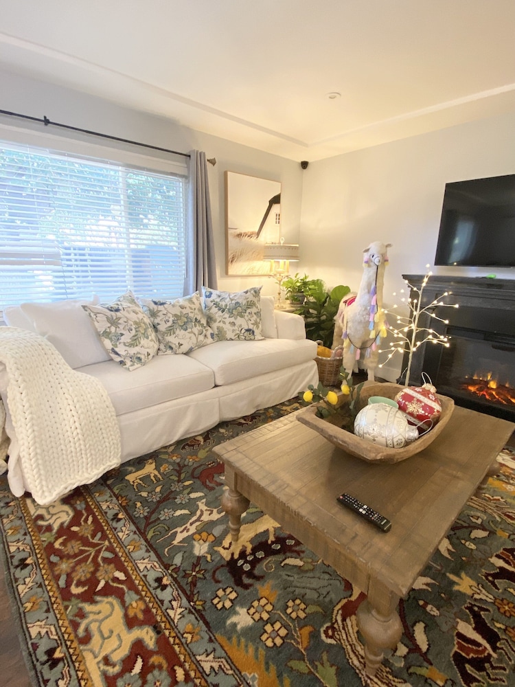 Uptown French Haven 3 Bedroom Residence