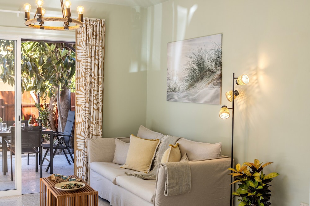 Larnaca Oneiro Seaside Villa