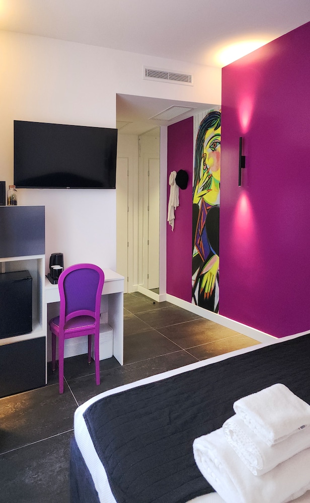 Prisma Rooms