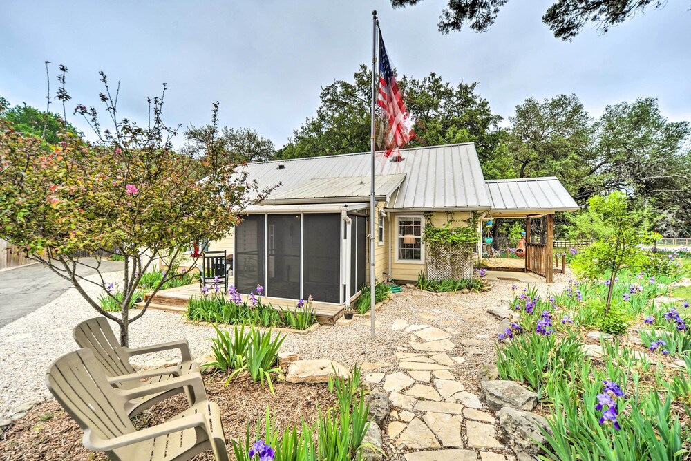 Cozy Canyon Lake Abode < 1 Mi to Boat Ramp! view 2
