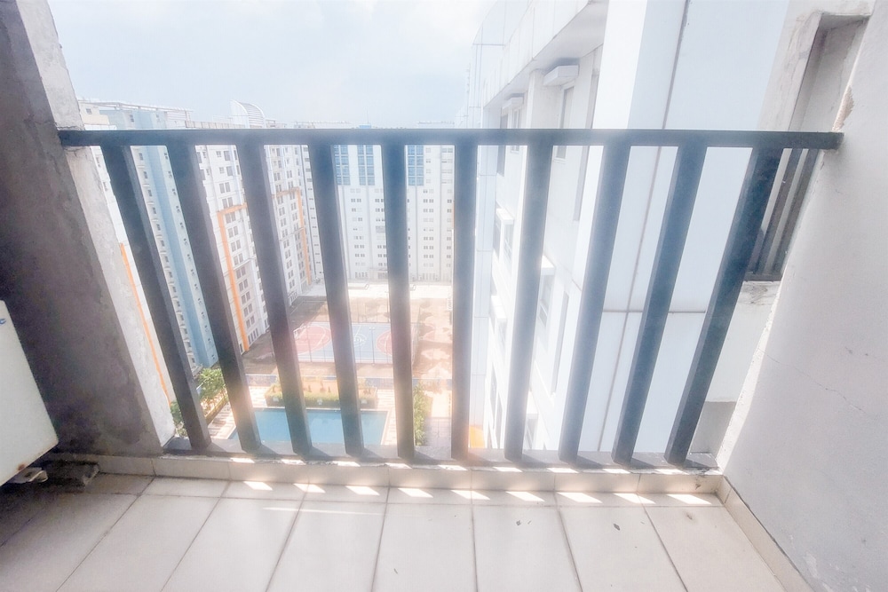 Good Deal And Comfy 1Br Apartment At Paramount Skyline