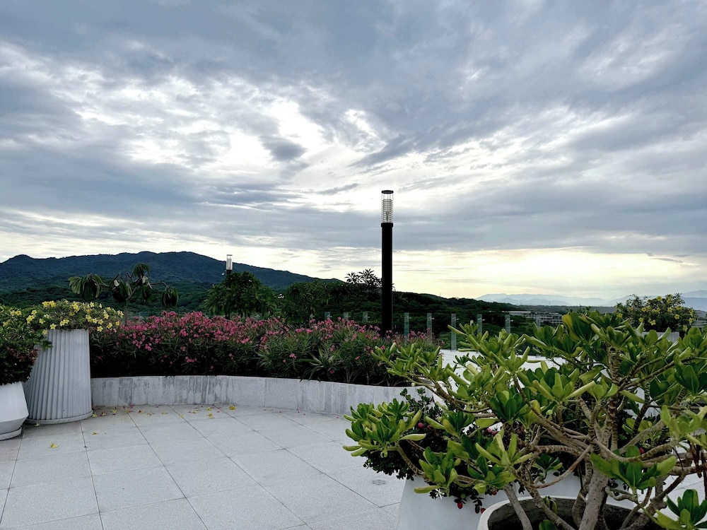 Bolongo: Your Exclusive Oceanfront Escape