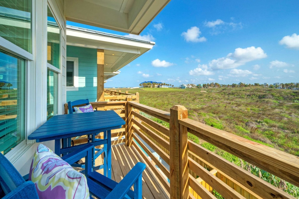 2 Homes, Sleeps 22 2 Private Pools, Firepit, Steps to Beach Boardwalk Access
