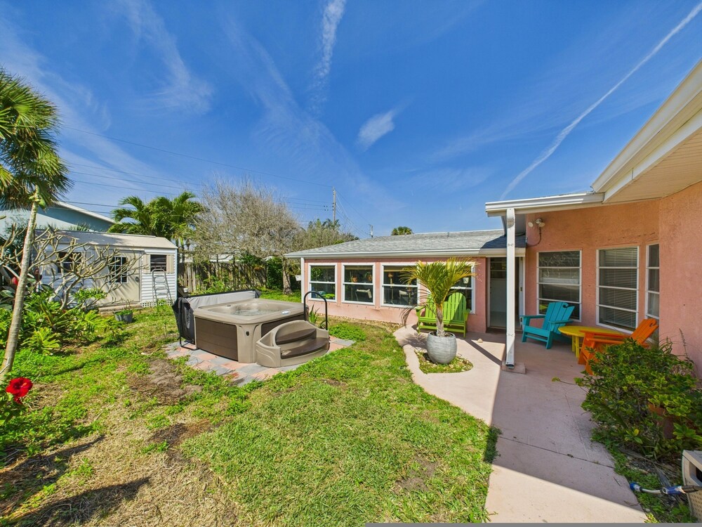 3 Bedroom 2 Bath Beachside House With Hot Tub
