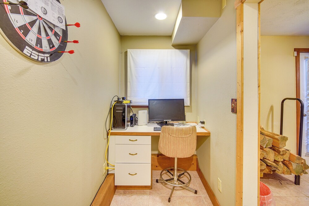 Crestline Area Vacation Rental Cabin w/ Decks!