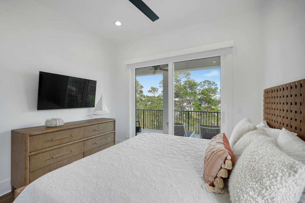 Sleeps 39 2 Luxe Homes w/ Free Golf Cart, Private Pool+spa 3 Blocks to Beach