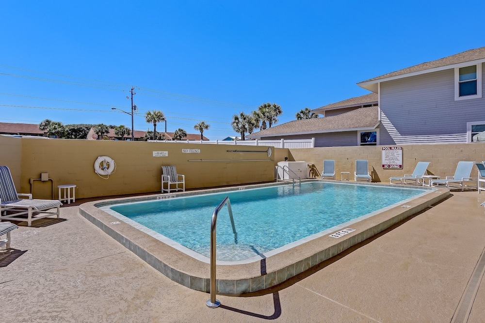 Ketch Courtyard 302 2 Bedroom Condo