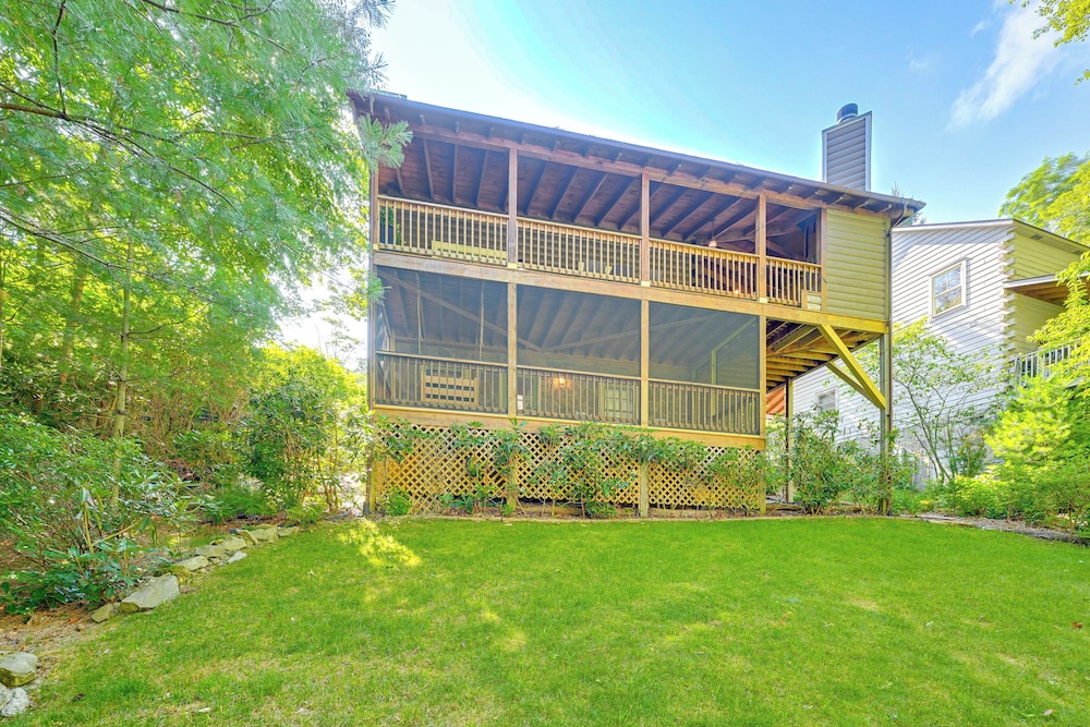 Cashiers Cottage w/ Screened Porch & Trail Access!