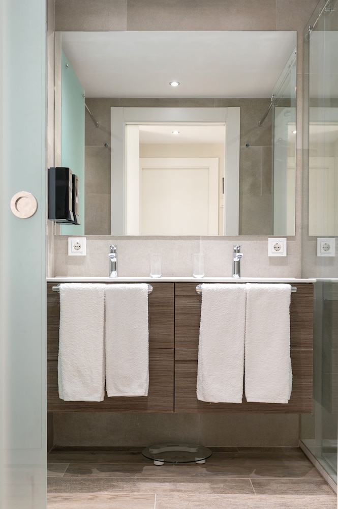 THE MIRROR & SPA by Elegant Residences