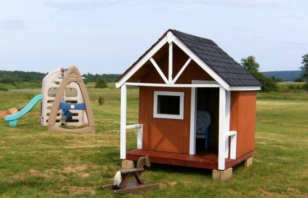 Crown Cove Cottages