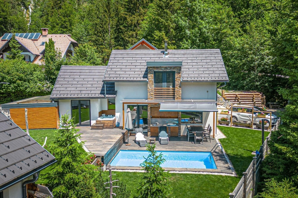 Pool Villa Katja Kranjska Gora view 2