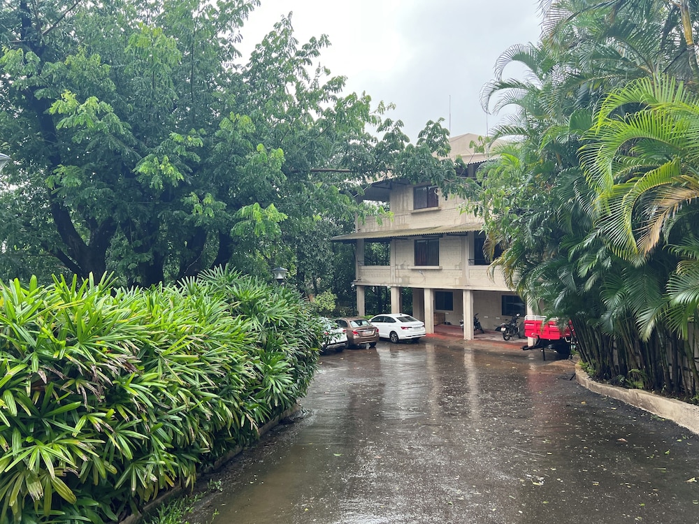 Yash Resort