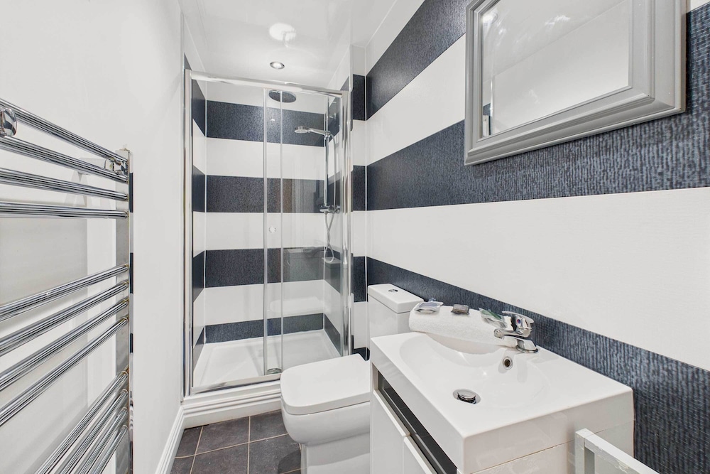 Host Stay Surf Jewel