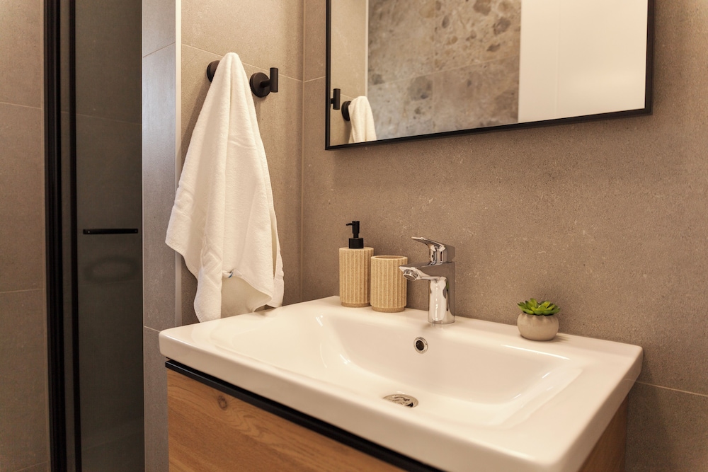 Smash 2 - Two-bedroom Apartments
