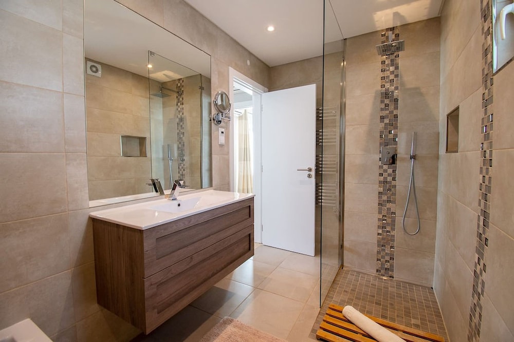 Casa Ana Superbly Renovated With Heated Private