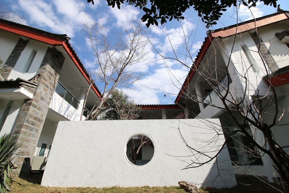 Lijiang Shuhe Travelling With hotel